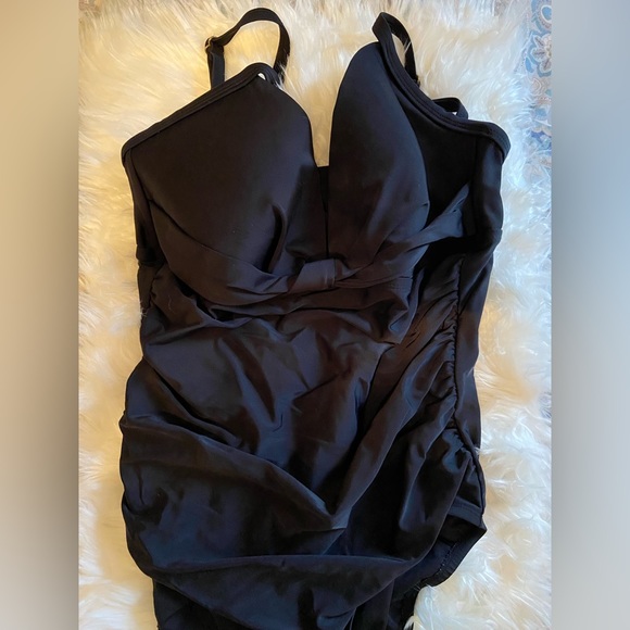 Merona One-piece women’s swimsuit - Basic Black - Picture 2 of 5